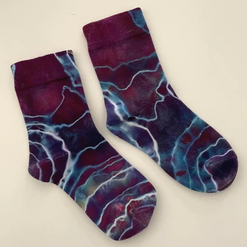 Geode style tie-dye bamboo socks