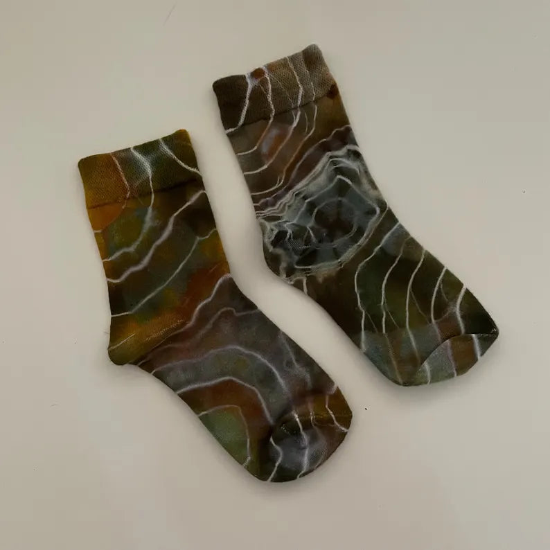 Earthy geode style tie-dye bamboo socks