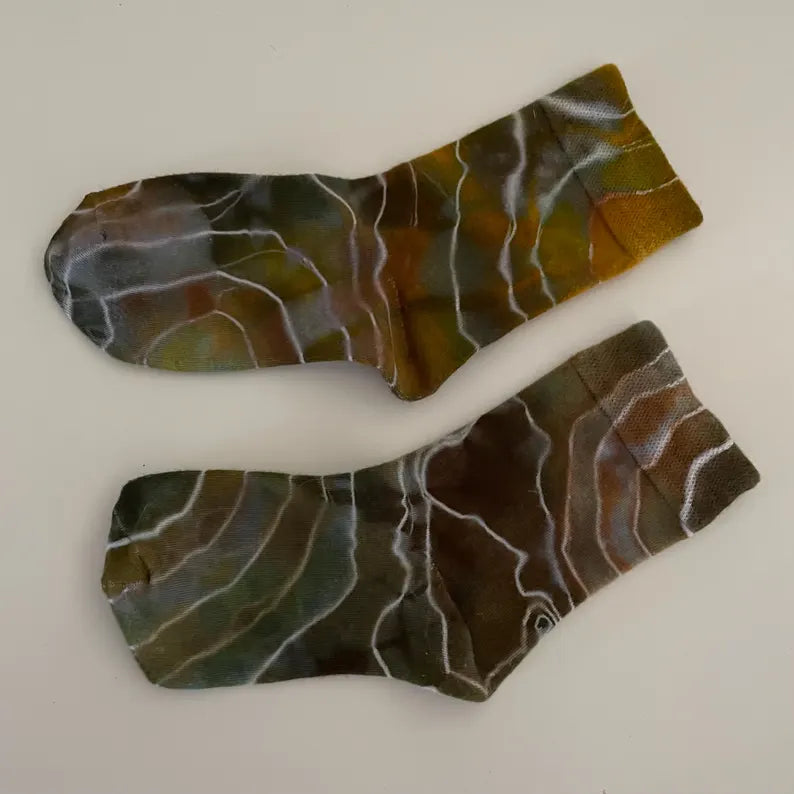 Earthy geode style tie-dye bamboo socks