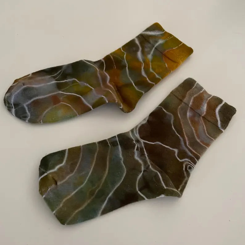 Earthy geode style tie-dye bamboo socks