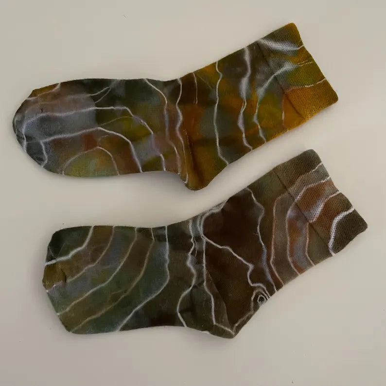 Earthy geode style tie-dye bamboo socks