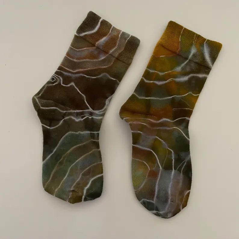Earthy geode style tie-dye bamboo socks