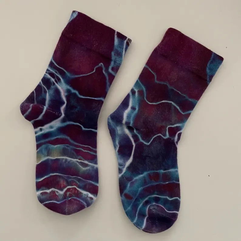 Geode style tie-dye bamboo socks