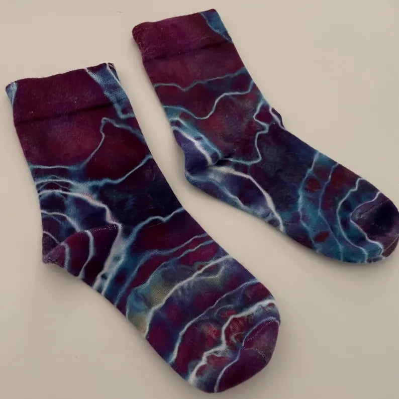 Geode style tie-dye bamboo socks